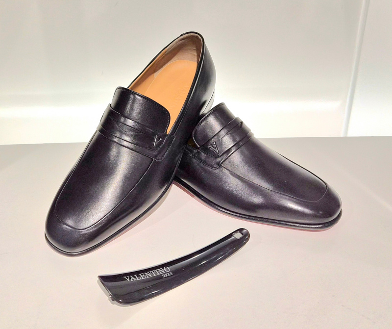 Classic Valentino Slip on